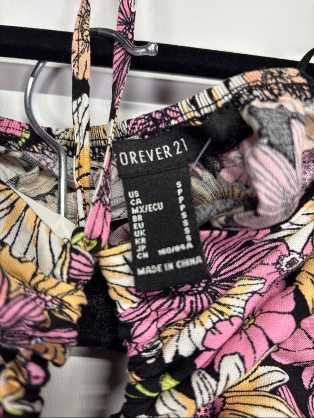 ✨Forever 21 Black Floral Cutout Mini Dress Strappy Halter Neck Line Size S - Picture 11 of 13